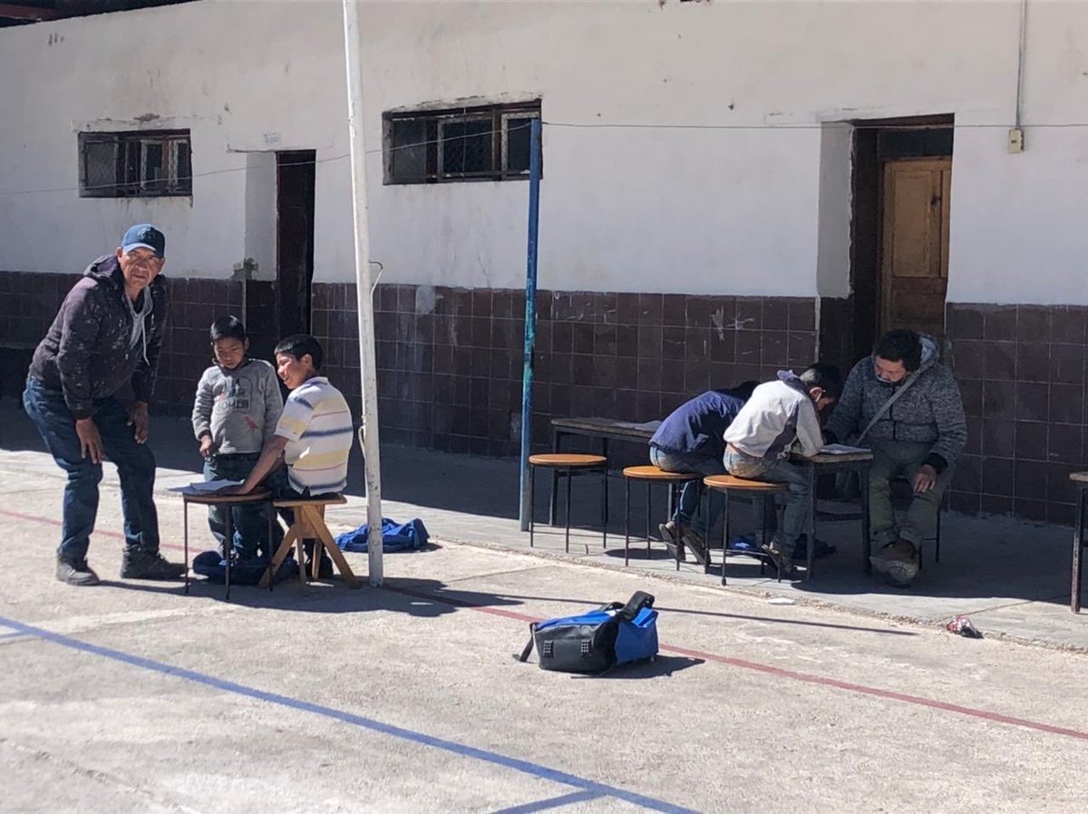 InspiraAc's tweet photo. Gracias al regreso a clases nuestros niños indígenas volverán a la escuela, tenemos mucho trabajo de regularización, con tu ayuda saldremos adelante. 🚸 https://t.co/Nwxu1BMt7x