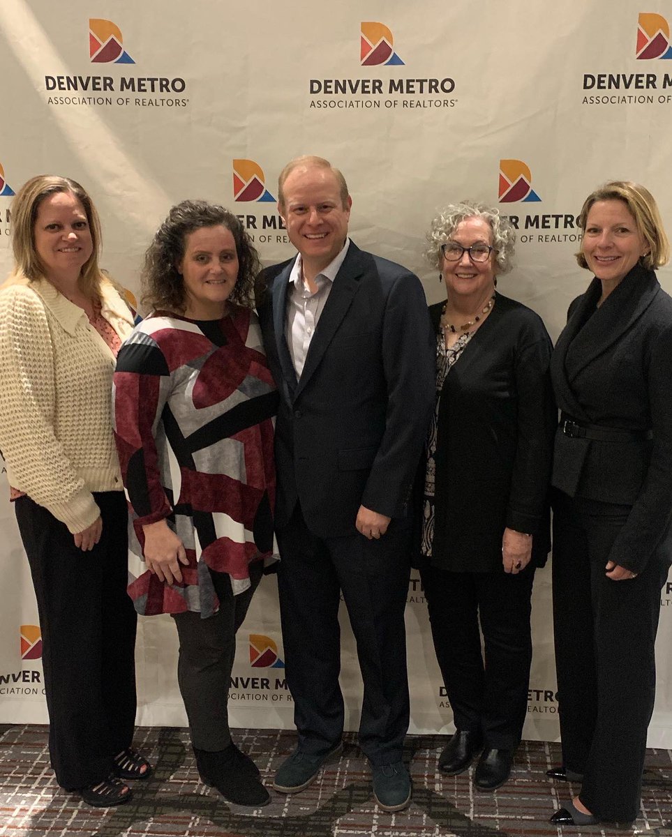 TheGrossmanTeam's tweet photo. Our team is honored to be included with so many amazing agents and recognized as Diamond Level performers for 2021. Thank you to our amazing clients who trusted us in helping with their real estate goals. 

#EA22 #dmar #thegrossmanteam #sres #realestatetransitionspecialists https://t.co/aDVzwfOgF4