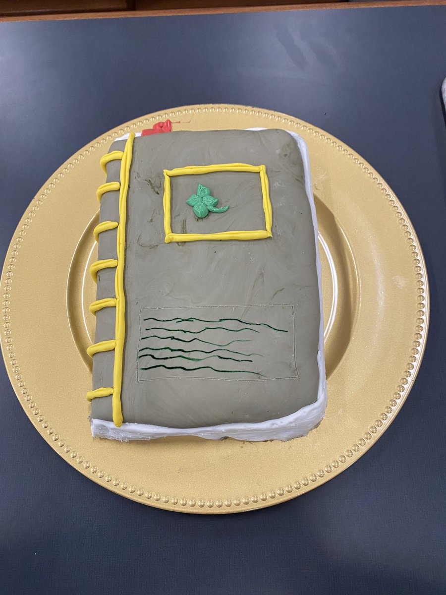 wcsNHSlibrary's tweet photo. More Book Cakes 2/2 #wcslibs https://t.co/9o2SdoRZ0L