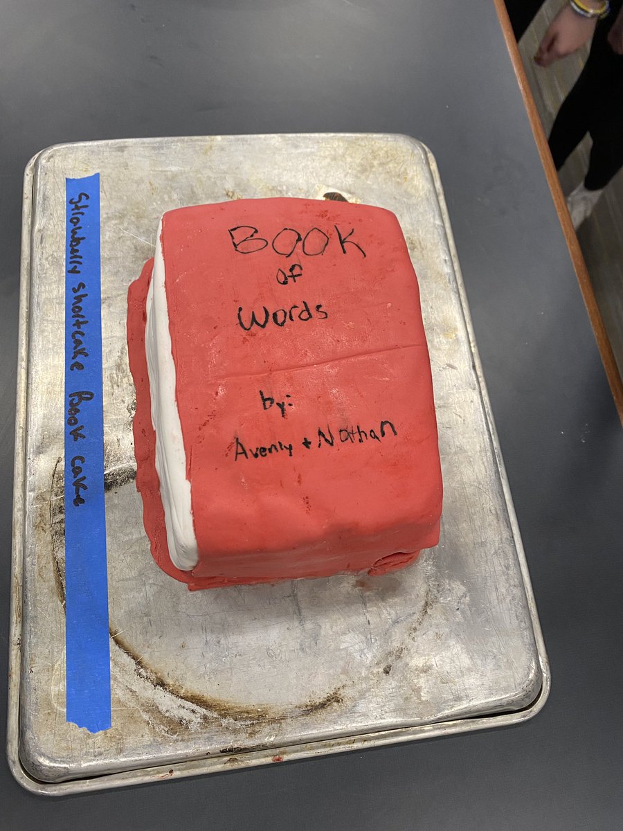 wcsNHSlibrary's tweet photo. More Book Cakes 2/2 #wcslibs https://t.co/9o2SdoRZ0L