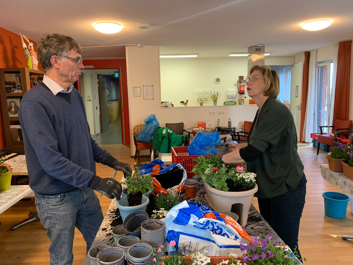 Wij steken onze handen uit de mouwen met #nldoet 🧡 #zijaanzij