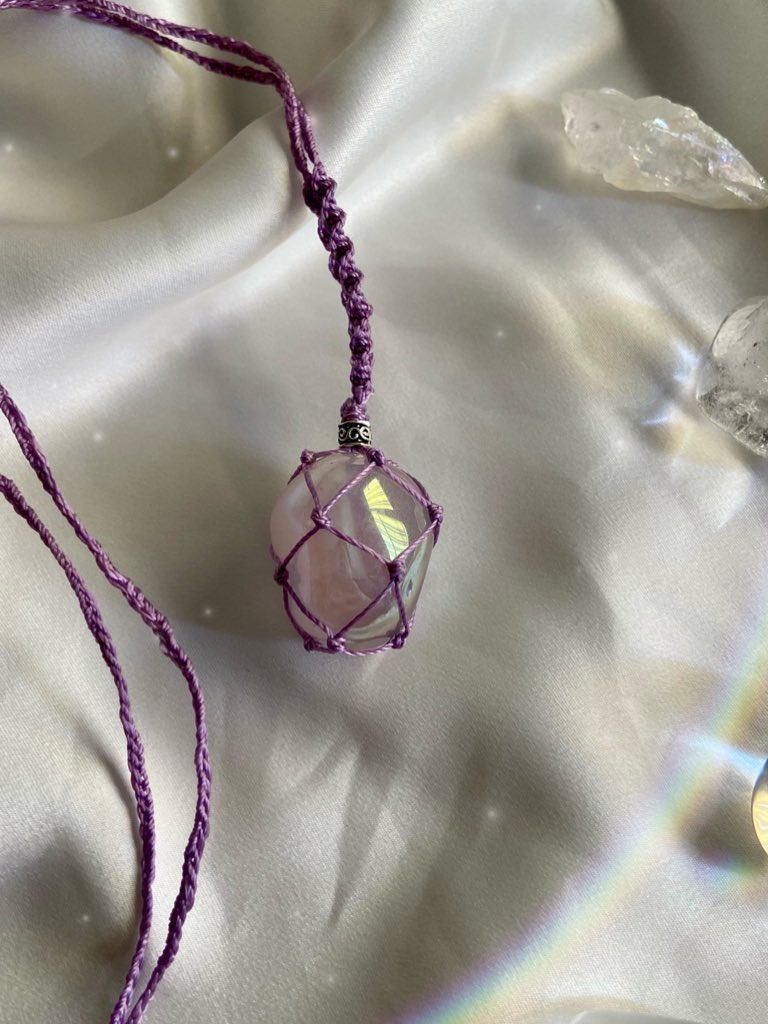 The magic of this angel aura rose quartz😭

Dana is ready to fill your life with peace, love and armony✨🌸🌙☁️
