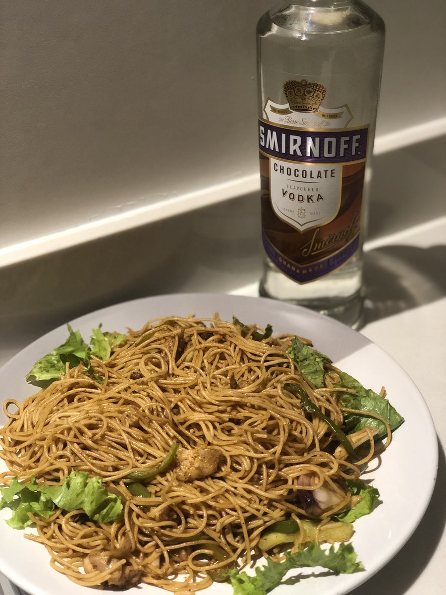 sandraapaw_'s tweet photo. #Ad What a way to kickstart my weekend with my favorite made in Ghana vodka! 🥵😍 #SmirnoffChocolate #ChocolateyExperience #NewTasteofGhana https://t.co/bUDKq4sUH3