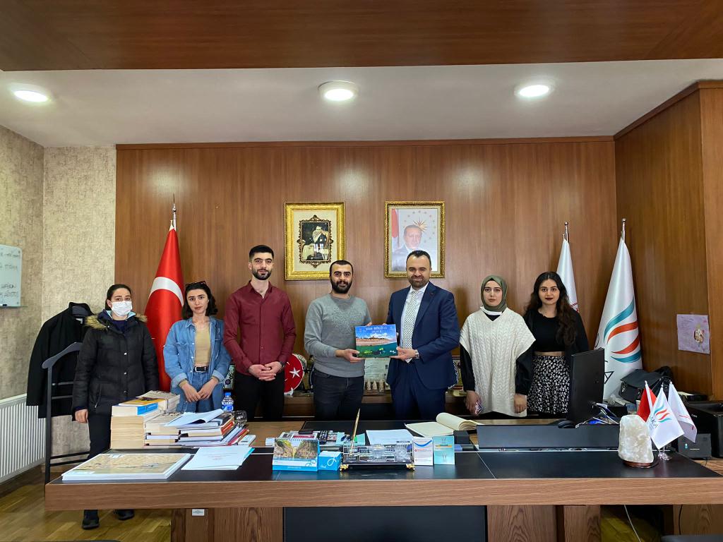 Genç Kızılay Van ile birlikte  DAKA genel sekreteri sayın Halil İbrahim GÜRAY Beyi ziyaret ettik. Bundan sonraki süreçte iki kurum arasında sürekli iş birliği yapılması konusunda konuşuldu.🌙
#sensizolmaz
#iyigeleceksin