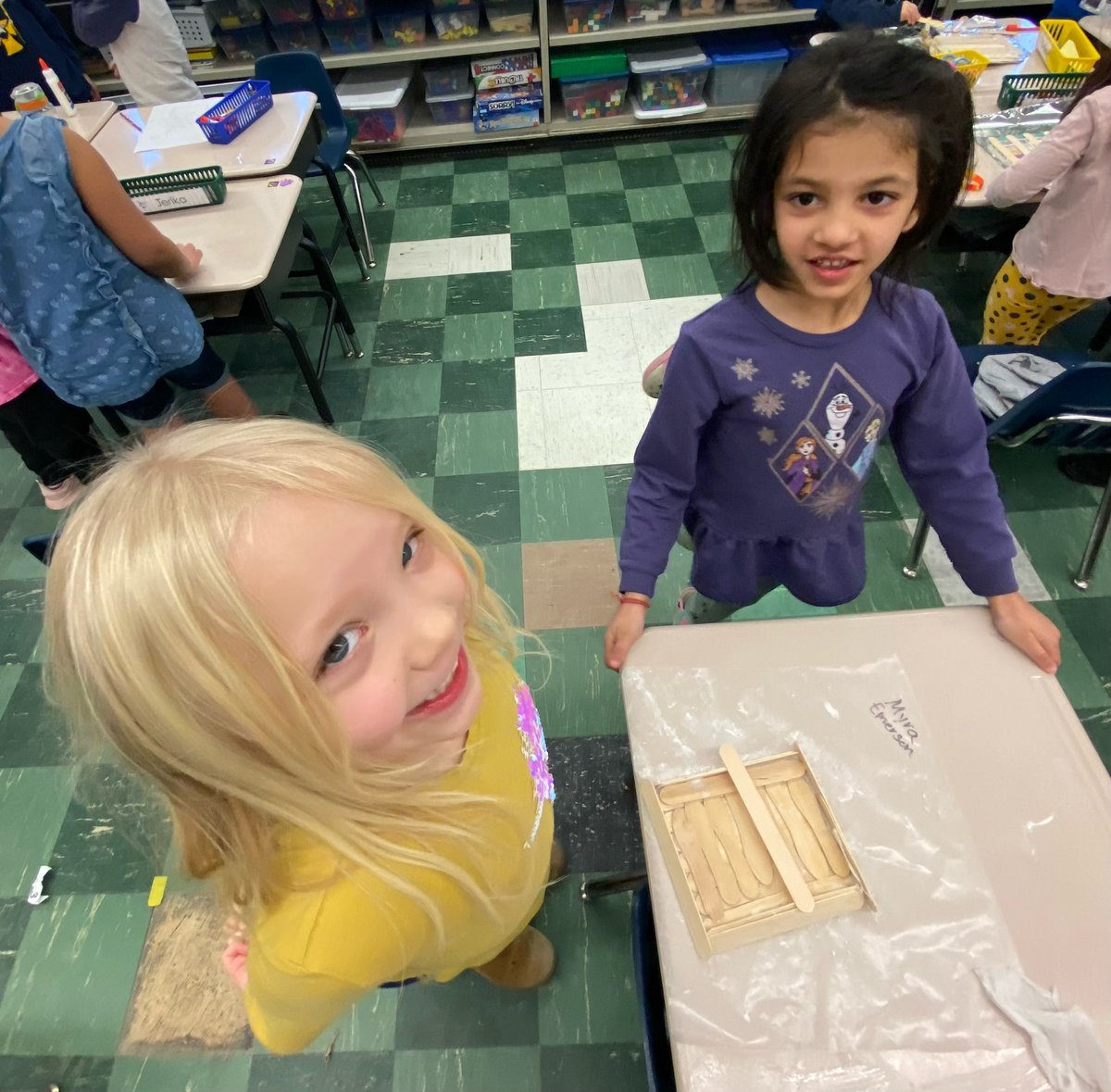 MarisaLVJackson's tweet photo. Our @CranstonSchools Woodridge Kindergartens are constructing rafts and testing their creations ๐๐งโโ๏ธ๐. #handsonmindson #homeoftheWizards #WizardsatWork https://t.co/rIZjGXGpTr