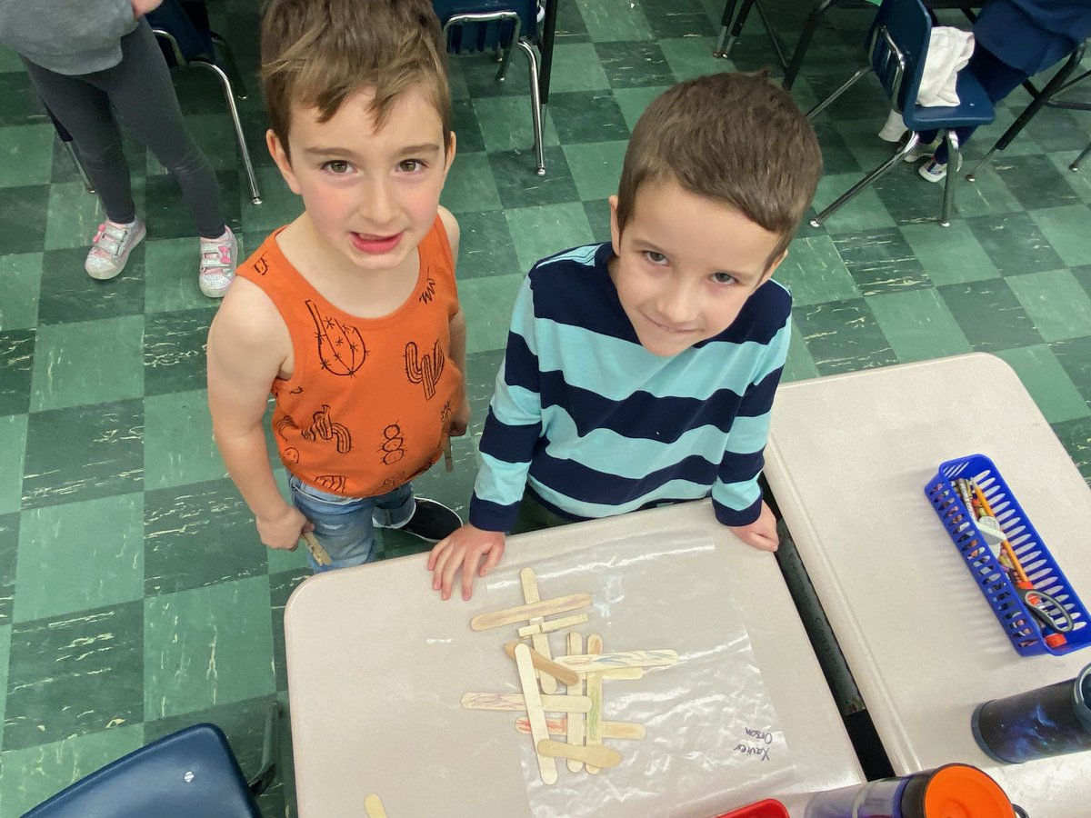 MarisaLVJackson's tweet photo. Our @CranstonSchools Woodridge Kindergartens are constructing rafts and testing their creations ๐๐งโโ๏ธ๐. #handsonmindson #homeoftheWizards #WizardsatWork https://t.co/rIZjGXGpTr