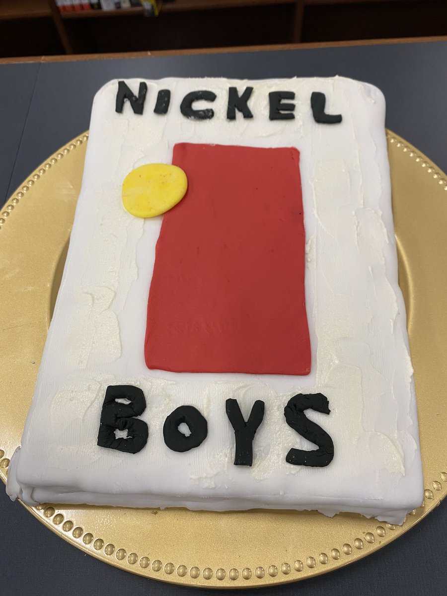wcsNHSlibrary's tweet photo. The @wcsNHSculinary 3&amp;4 class showed off their cake decorating skills in the library today with these delightful book cakes! 1/2 #wcslibs https://t.co/r5YBrH3pWV