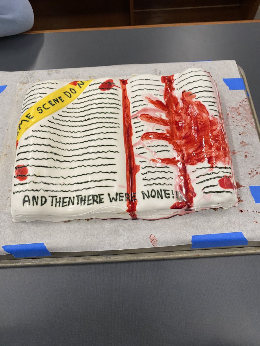 wcsNHSlibrary's tweet photo. The @wcsNHSculinary 3&amp;4 class showed off their cake decorating skills in the library today with these delightful book cakes! 1/2 #wcslibs https://t.co/r5YBrH3pWV