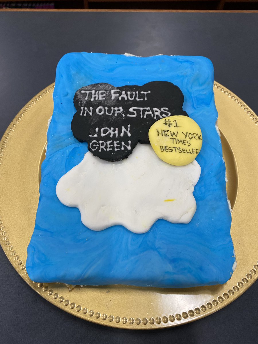 wcsNHSlibrary's tweet photo. The @wcsNHSculinary 3&amp;4 class showed off their cake decorating skills in the library today with these delightful book cakes! 1/2 #wcslibs https://t.co/r5YBrH3pWV