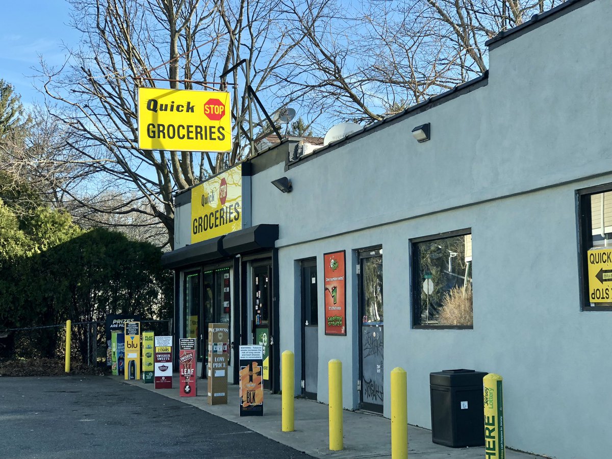 VenturesWithJoe's tweet image. Happy Friday!

Took a @ThatKevinSmith inspired hike today. When in #Clerks land, you visit the spots. “I assure you, we’re open.” 

Great day to all - 🤘😎🤘
#VenturesWithJoe #SModcastle
@JayMewes @BrianCOHalloran @ernieodonnell7 @scottschiaffo @ThatClerksGirl @The_SecretStash