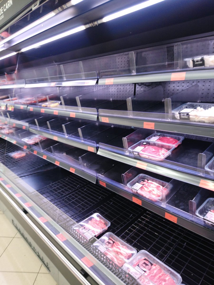 MoncadaJoan2's tweet photo. No es Venezuela, es España /Mercadona Hoy.
Desabastecimiento y encarecimiento de todos los productos. Ninguno proviene de Rusia o Ucrania, todos productos nacionales.
Los responsables, los dueños de la cadena y los medios (todos ) que han creado artificialmente alarma. https://t.co/HXL9Ig3n3Z