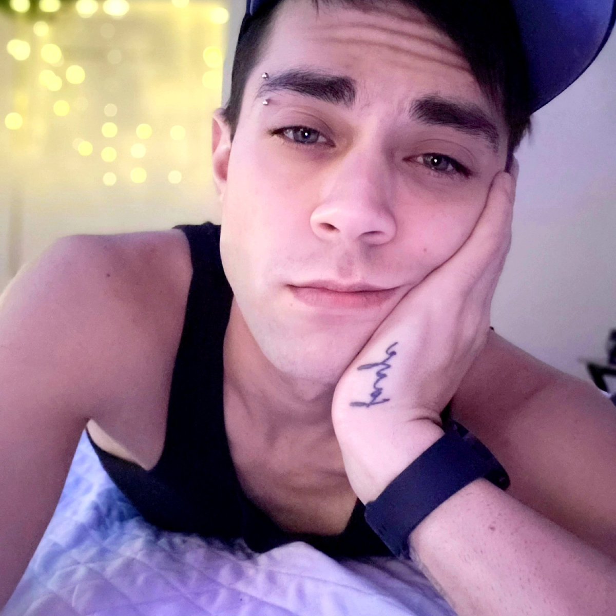 Oktoboiii's tweet photo. #NewProfilePic https://t.co/60sLJHa692