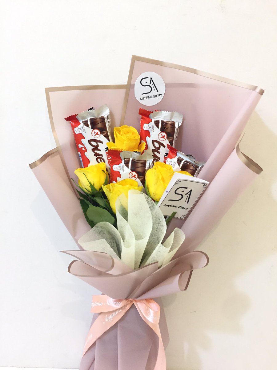 Anytime_Story's tweet photo. واصطف #الورد أمامها ، مؤديًا تحيةَ #الجمال للجمال 💛. https://t.co/Bi2DaMHKxo