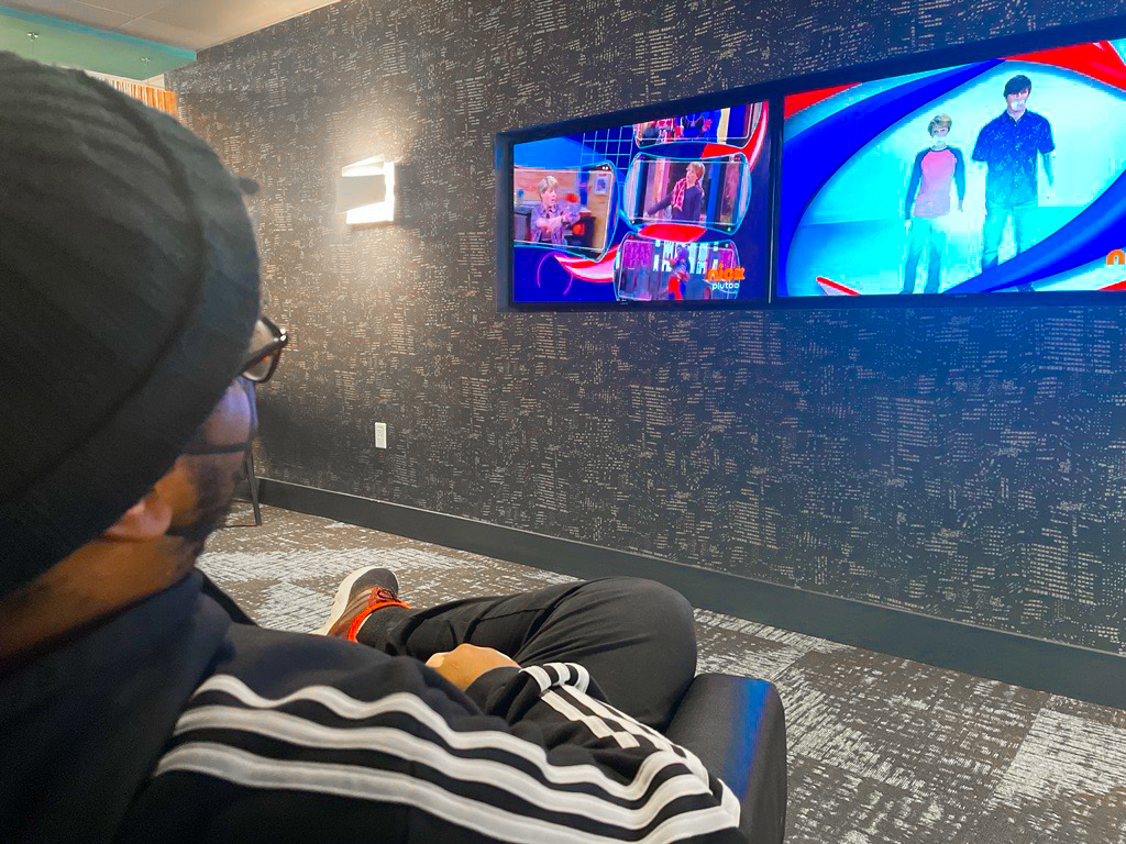 IlliniTowerUI's tweet photo. Take your mind off studying and lounge inside! https://t.co/qvx72qmcL2