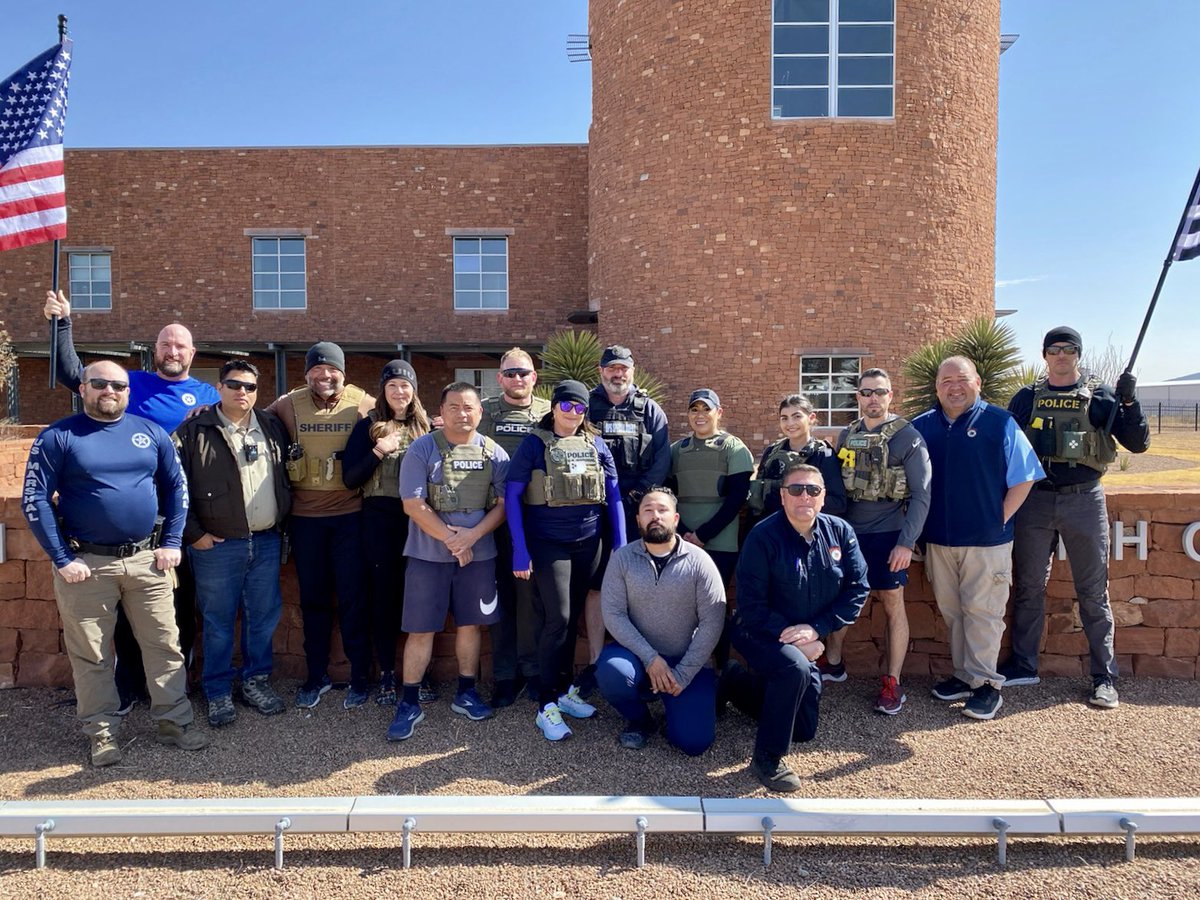 AlpineTxPolice's tweet photo. Alpine Police Department and Brewster County Sheriff’s Office joined the local US Marshals Office for the inaugural Fallen Heros Run. US Marshals started the event to honor all fallen Law Enforcement Officers. The run will be held annually every March.  #honorthefallen https://t.co/jS9JMjL8sS
