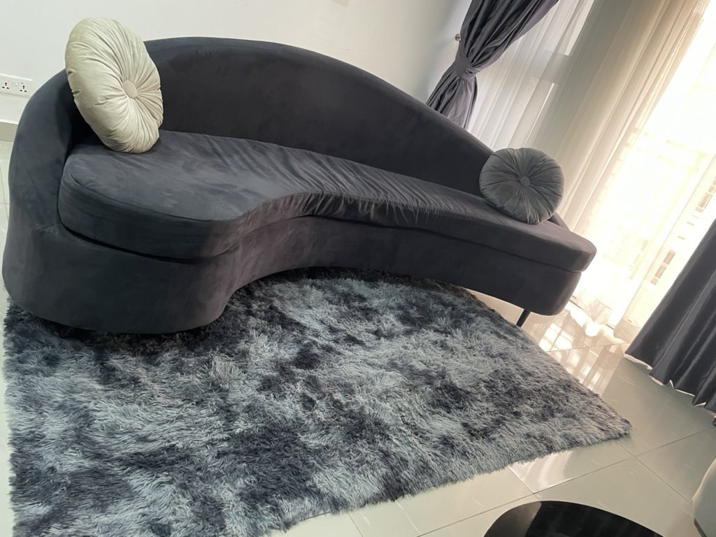 declutter_ng's tweet photo. New Sofa that can comfortably sit 4 people selling for 320k✅

Condition - 2 months old 
Location - orchid road, Lekki https://t.co/dPXJd6L98i