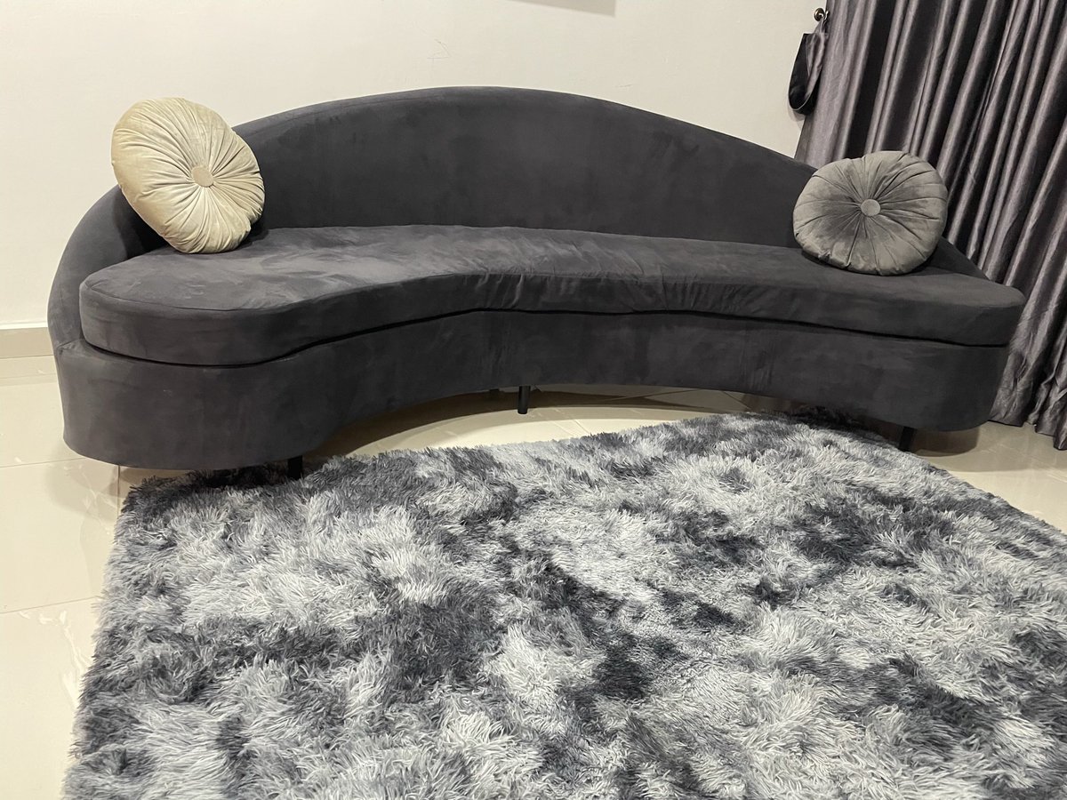 declutter_ng's tweet photo. New Sofa that can comfortably sit 4 people selling for 320k✅

Condition - 2 months old 
Location - orchid road, Lekki https://t.co/dPXJd6L98i