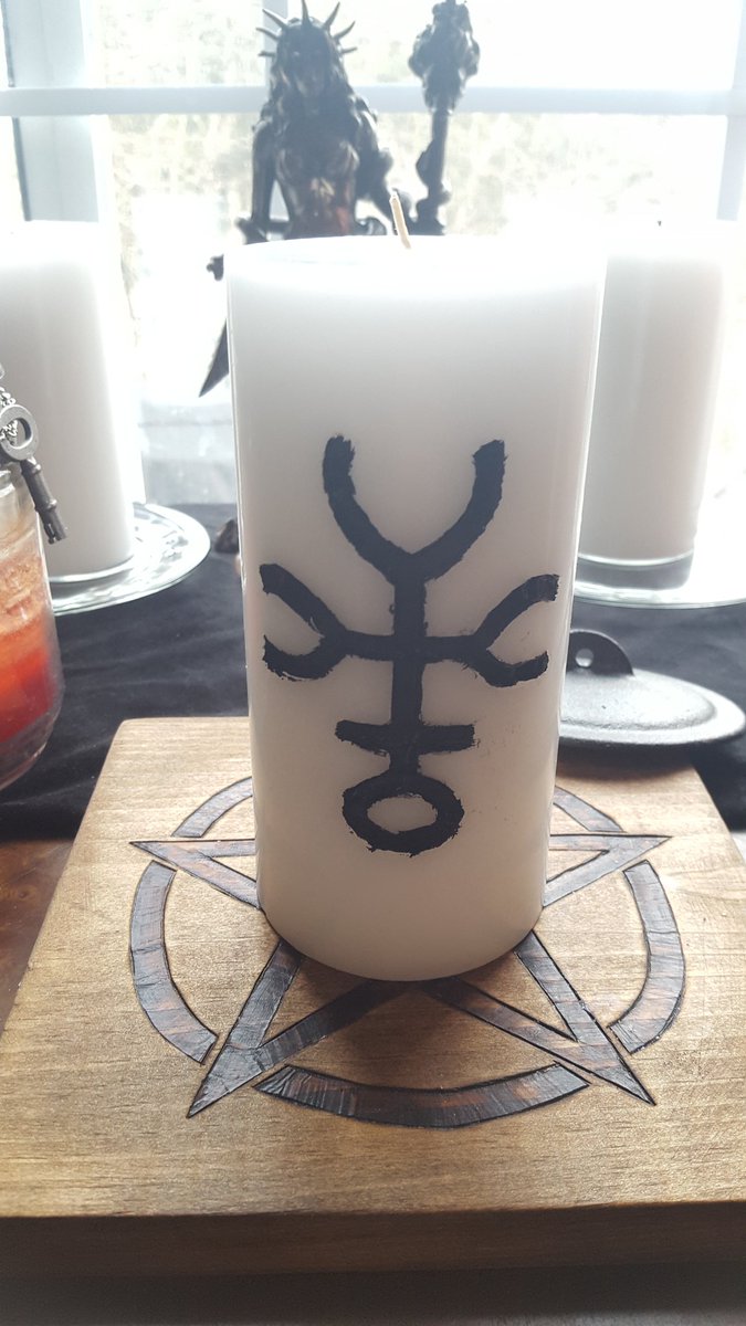 KnightDivining's tweet photo. The jar candle I offered Hekate is running low so I decided to personalize one in her honor. Going to add some herbs and oils to it once the paints dry. #Hekate #keepingherkeys #Candle #devotee #deity https://t.co/0idhgxDZQY