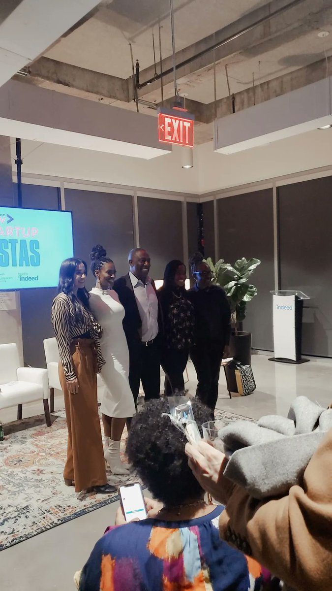 TahDah75's tweet photo. What a great Thursday evening with @WeAreDivInc #startupsistas . Amazing REAL conversations with some dynamic women founders https://t.co/aLVX92GcKJ