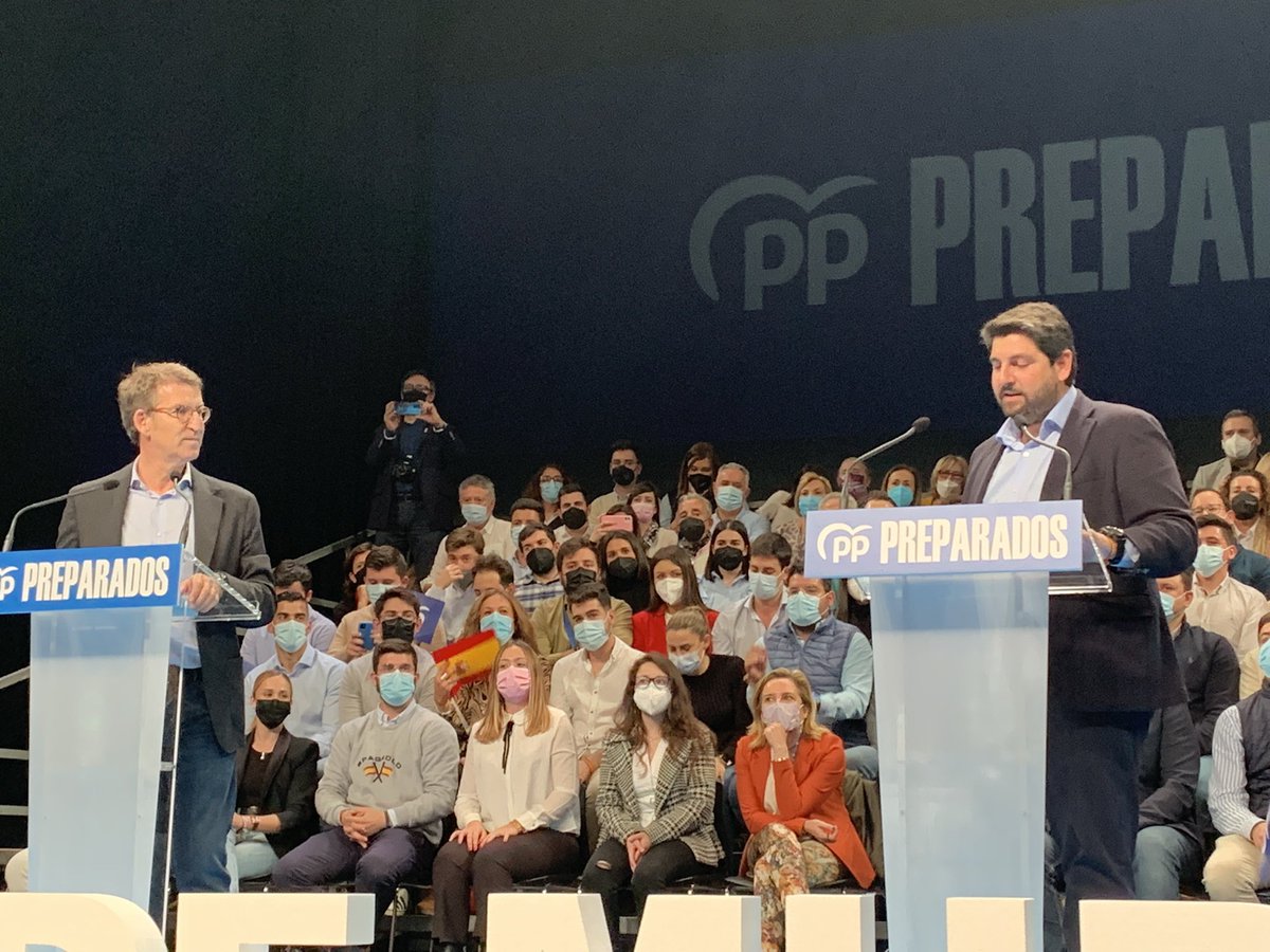 Que bonito pertenecer a un equipo humano que lucha por los intereses de todos. 

Me siento orgullosa y representada por @FeijooGalicia y <a href="/LopezMirasF/">Fernando López Miras</a>

Y con la gracia del Apóstol #Santiago, haremos camino 💙