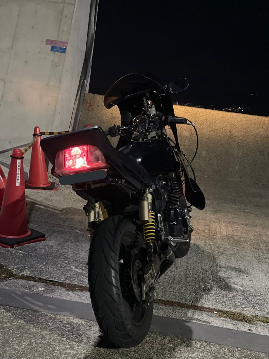 今話題のXJRネタ。遅れてしまった爆笑
この仕様がダサい。爆笑
その通りなのかも知れない☺
️😉✌️👍✌️👍✌️

でもしたかった仕様やし
色々な人の協力あっての出来た
車両なので自分は大好きな仕様やし
自己満😉✌️👍✌️自己満☺️☺️👍👍👍

このツイートした人、とーぶん人気者だ🤣

#XJR