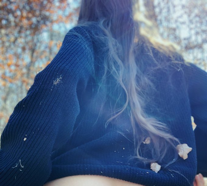 I have went to the forest yesterday✨ Do you guys like to be naked in the nature? I find it calming and