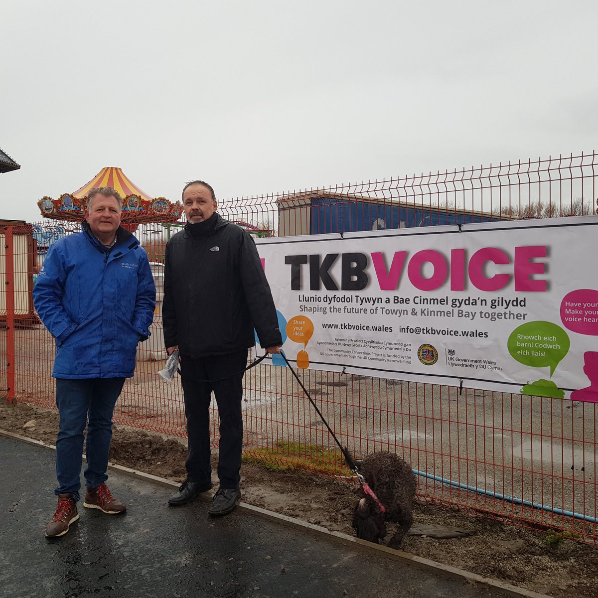 TkbVoice's tweet photo. Come rain or shine the dynamic #TeamTKB is active! Our two last banners are now on display ready for visitors and locals for tomorrow's market @TirPrince & ready for children, parents and teachers coming to school on Monday @MaesOwen @YForyd https://t.co/a6HIIGcEmd