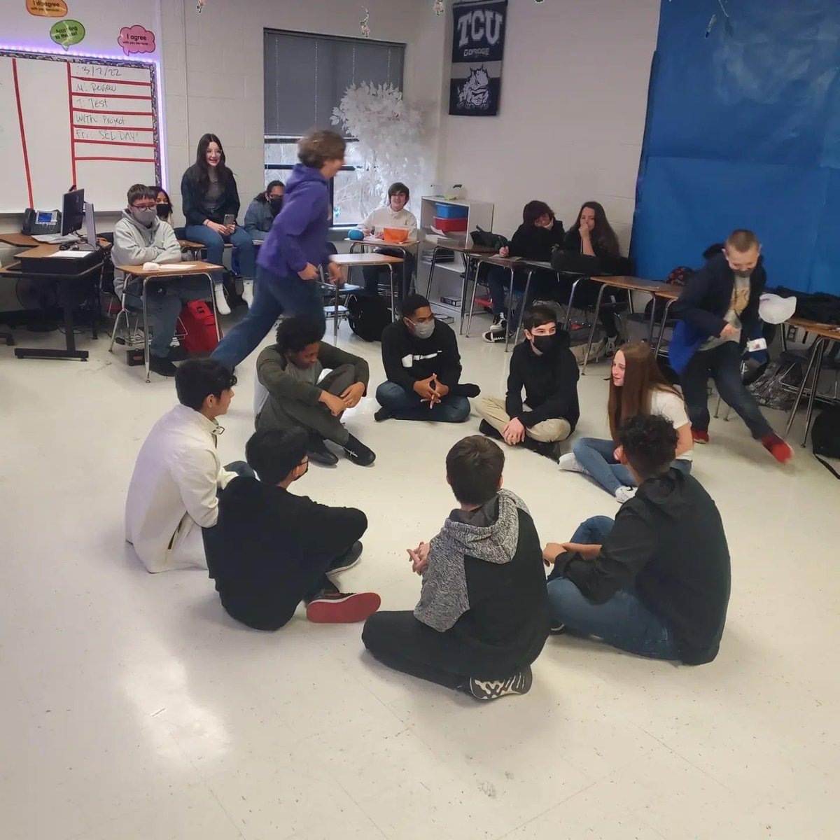 CrandallMiddle's tweet photo. 8th grade ELAR took some time to include #SELDAY in the classroom! Thanks Mr. Baker!! #SEL #buildingatCMS https://t.co/v6Txv6FiYX