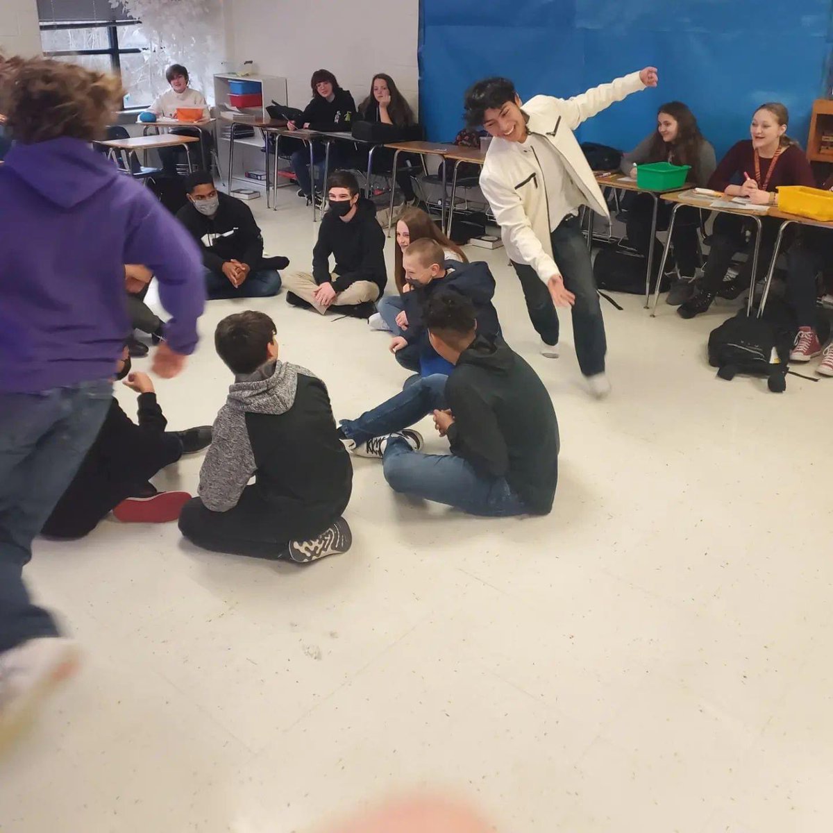 CrandallMiddle's tweet photo. 8th grade ELAR took some time to include #SELDAY in the classroom! Thanks Mr. Baker!! #SEL #buildingatCMS https://t.co/v6Txv6FiYX