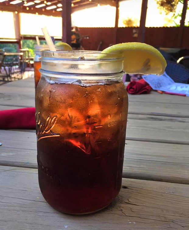 BricksRiver's tweet photo. Cheers to a SWEET weekend 👏👌 #SweetTea
.
.
💻 https://t.co/rOlJYiWrPA⁣⁣
📍 1205 Main St, Bandera, TX 78003⁣⁣
📞 830-796-9900 Takeout &amp; Dine-in

#BricksRiverCafe #Bandera #Texas #TXeats #TexasLife #TexasMade #FeedFeed #SouthernEats https://t.co/WIBVDk6aAq