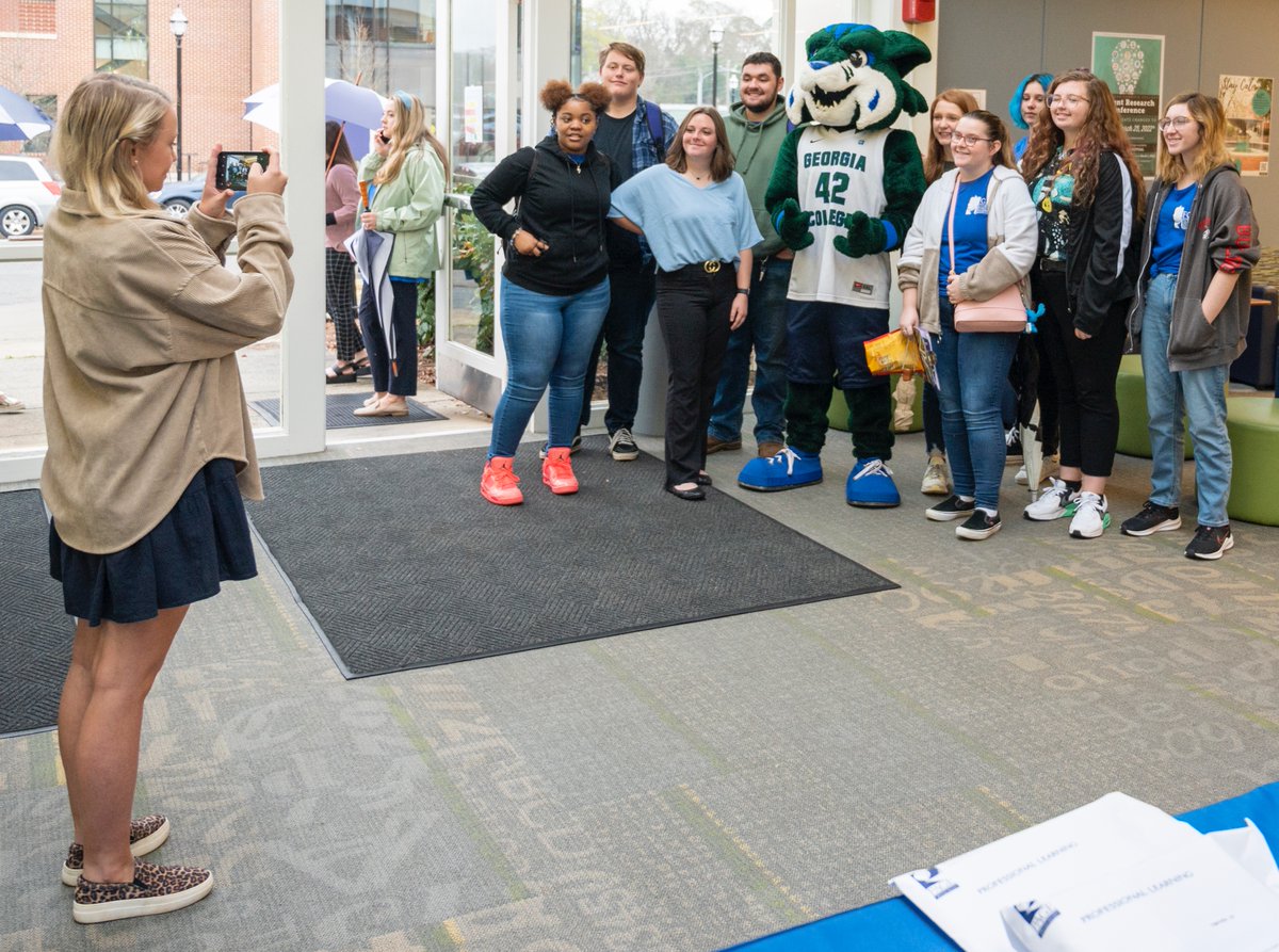 PAGE_EdNews's tweet photo. Nearly 200 high school students joined PAGE at the Future Georgia Educators (FGE) day @GeorgiaCollege. The morning featured an address from @2022GaTOTY Cherie Goldman, workshops, and a college fair. #PAGEFGE #futuregeorgiaeducators https://t.co/yFhOvpLXJZ