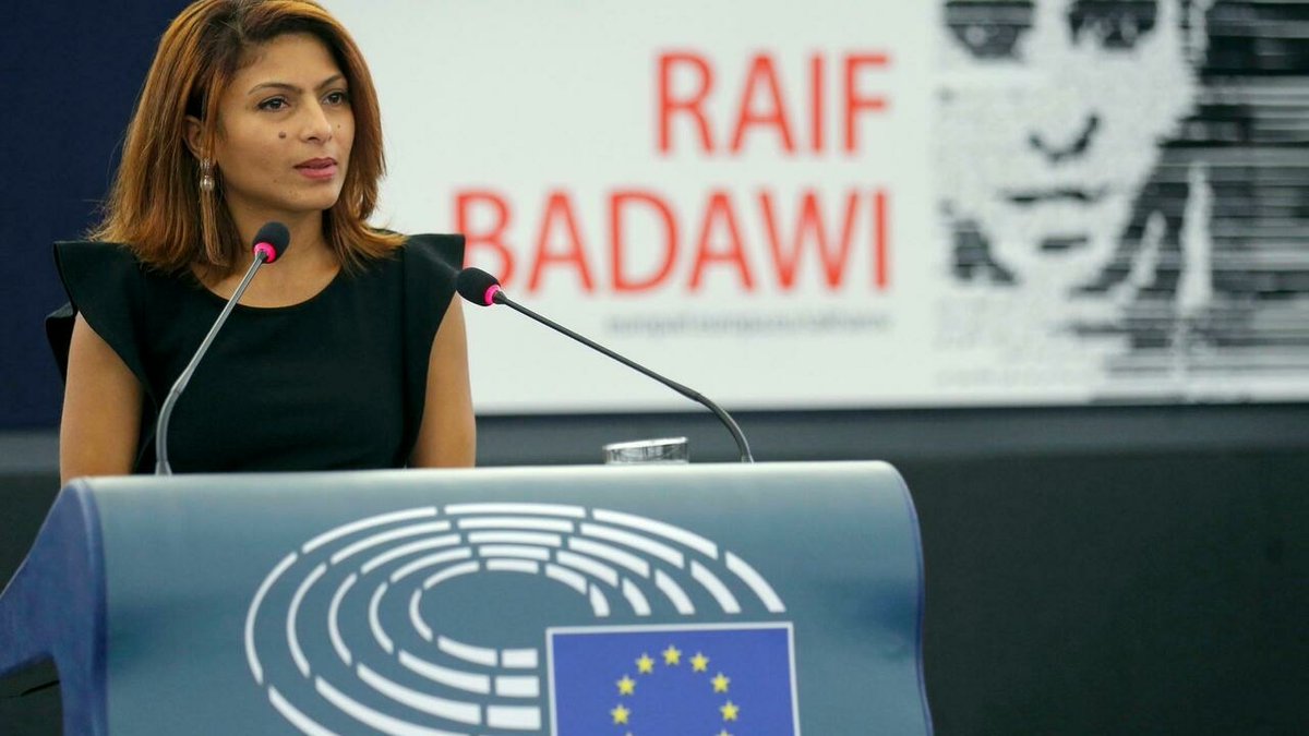 Arabie saoudite: le blogueur et militant Raif Badawi est libre après 10 ans de prison rfi.my/8F5H.t