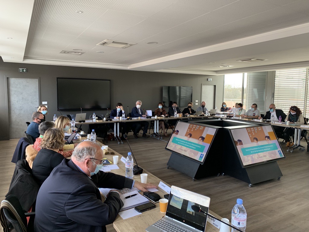 Caf64_actus's tweet photo. | EN DIRECT | 📣 Vendredi 11 mars, Mme Fabienne Bascou a été élue présidente du Conseil d’Administration de la #caf64 lors de la séance d'installation du nouveau Conseil d'administration.
Pour en savoir plus, cliquez ici :
👉https://t.co/Jw3x4O2KtH https://t.co/QGSyMYsgs5