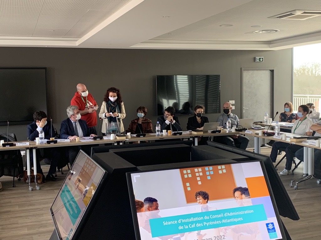 Caf64_actus's tweet photo. | EN DIRECT | 📣 Vendredi 11 mars, Mme Fabienne Bascou a été élue présidente du Conseil d’Administration de la #caf64 lors de la séance d'installation du nouveau Conseil d'administration.
Pour en savoir plus, cliquez ici :
👉https://t.co/Jw3x4O2KtH https://t.co/QGSyMYsgs5