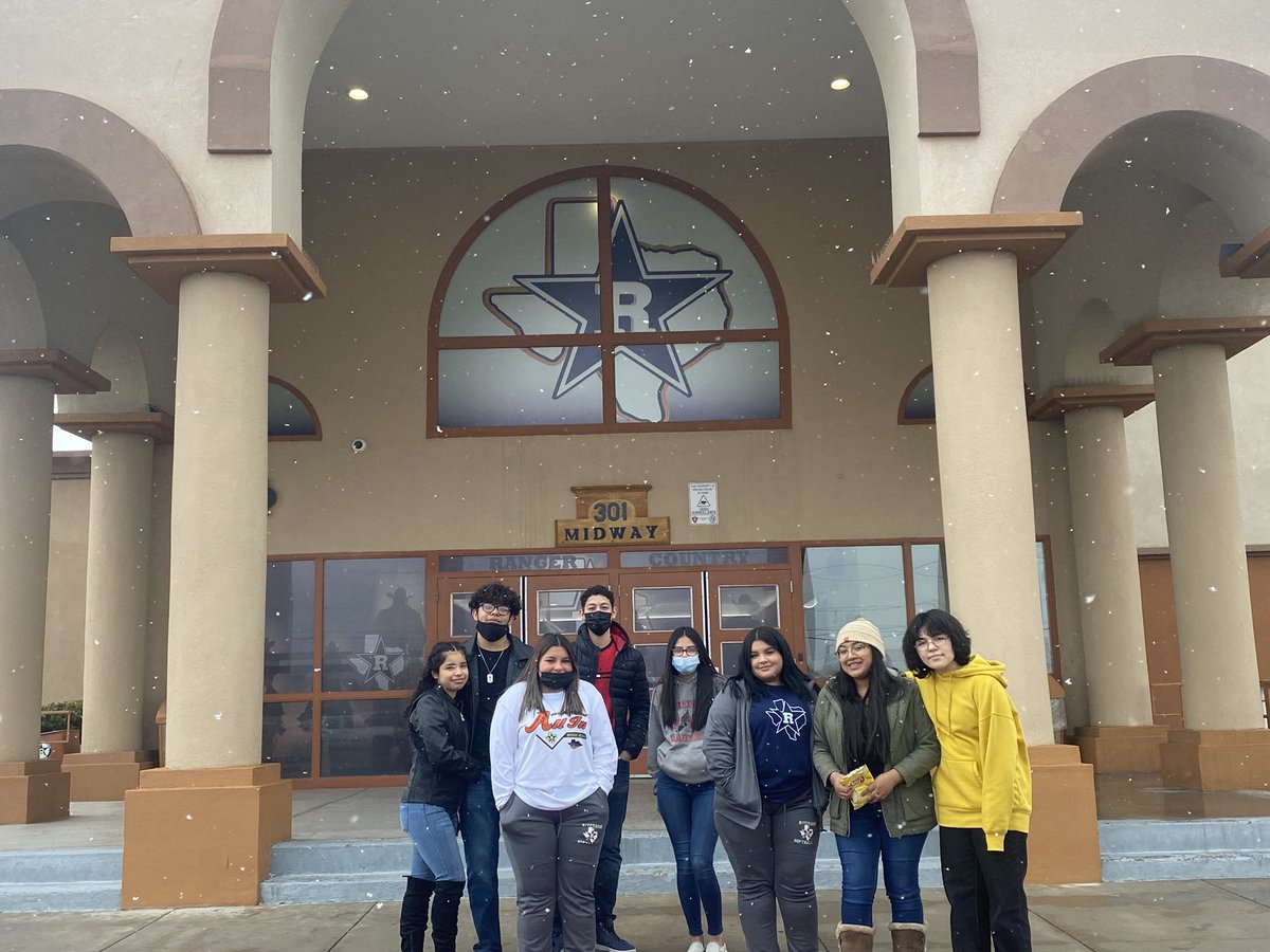 mgonzales915's tweet image. @RosaVic81956352 and my students wanted to go see the ❄️It’s not sticking much, but still pretty These students and all who participated worked very hard this week. Great kids, intelligent, funny and just the best🧡 #riverside4ever #springintersession #takinginitiativeforgrowth