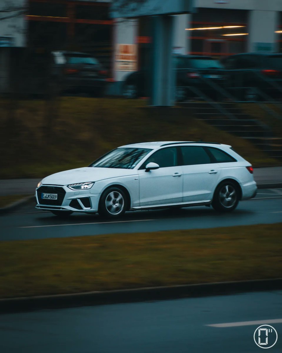 0SecondThoughts's tweet photo. Starting with a panning shot into the new set. Although it isn't really that new. These photos are from january. Anyway, I hope you enjoy. ✌️

#panningshot
#panningphotography
#carphotography
#streetphotography
#zerosecondthoughts
#moodydays
#liveforthestory
#withmytamron https://t.co/d9ewArnwgn