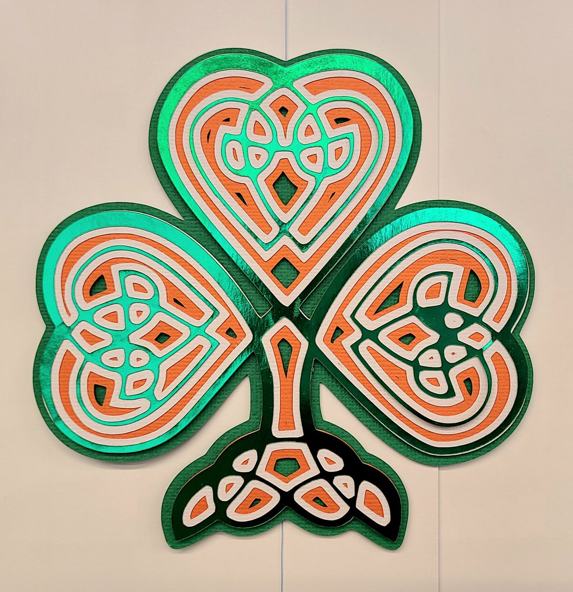 MakerspaceL's tweet photo. Join us to learn to make an intricate celtic shamrock with our cutting machine, the silhouette studio. Monday 6pm. Register here: https://t.co/TXxZecFurh...
 #diyde #nccdd #cardmaking #StPatricksDay https://t.co/86pDhGK68q