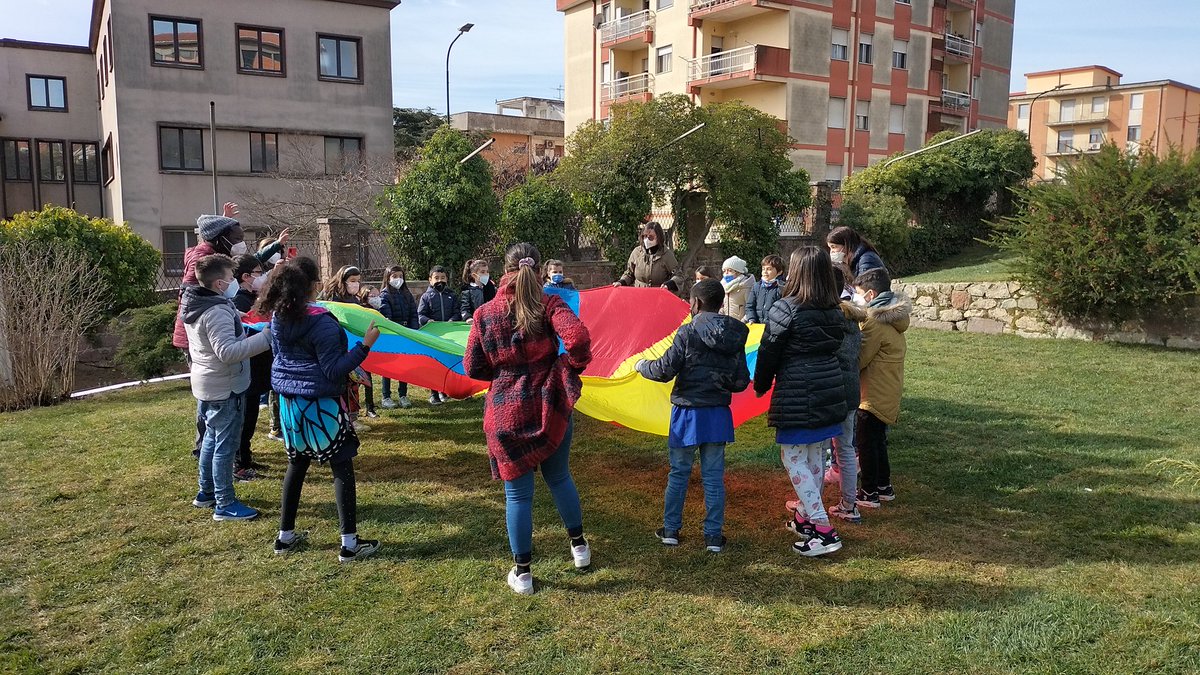 CarovanaLa's tweet photo. Di mattina con #Forestas, Scuola Primaria Nuoro 2, operatori/trici del Comune di Nuoro, il pomeriggio con Ass. Senza Riserve, Coop. LARISO, Ass. Migrantes, Caritas Nu, Coop. Ut Unum Sint e, naturalmente i/le beneficiari/e del #SaiNuoro e la nostra fantastica équipe! Grazie❤️ https://t.co/rRSilSyJvb
