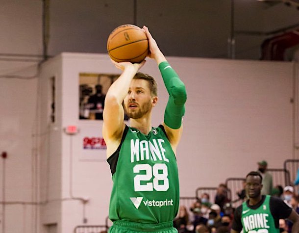HoopsProspects's tweet photo. Next week's episode of HPP will be our NCAA Bracket Special.  Joining us will be two sharpshooters: Wyoming's @drakejeffries and @TylerJHagedorn of the Maine Celtics.  If you questions for the show and/or our guests, leave a comment below. https://t.co/X6iEkyQst9