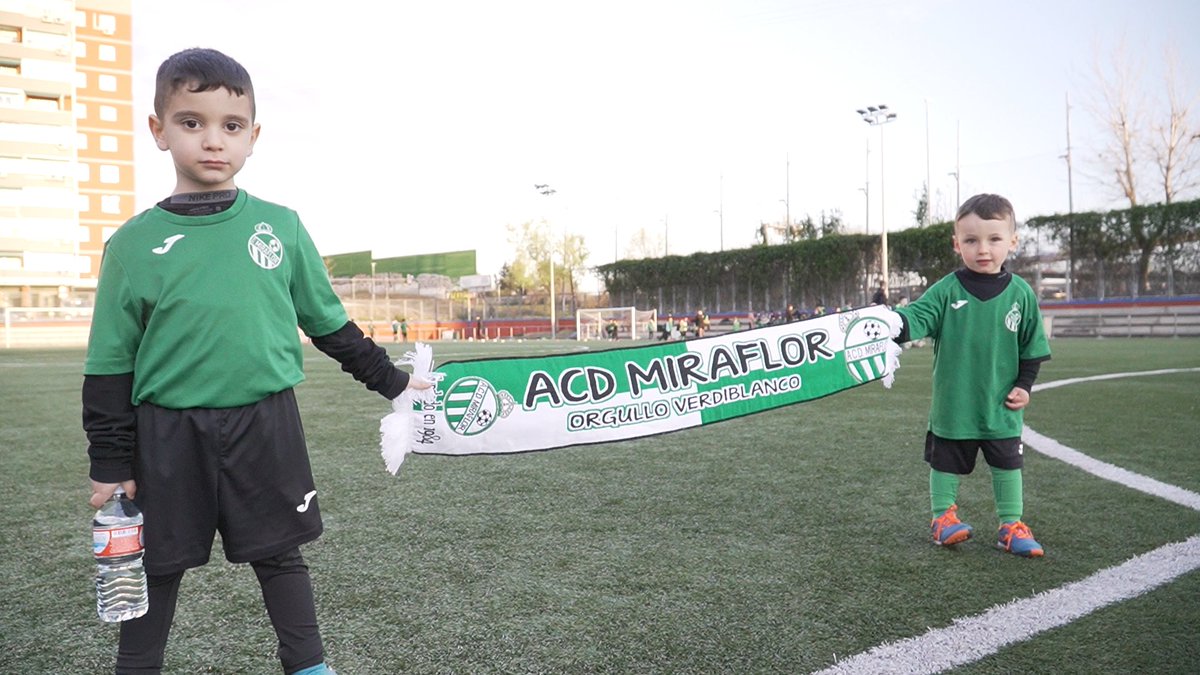 RFFM_oficial's tweet photo. 📺 FÚTBOL MADRID | Recuerda que mañana en @laOtraTM de @telemadrid tienes una cita con toda la actualidad del fútbol madrileño y el programa #FutbolMadrid desde las 11:41 horas

🎒Además, esta semana @sirolopez ha visitado en 'Escuela de Fútbol' a @acd_miraflor en Fuenlabrada https://t.co/8nJtE9ICfF