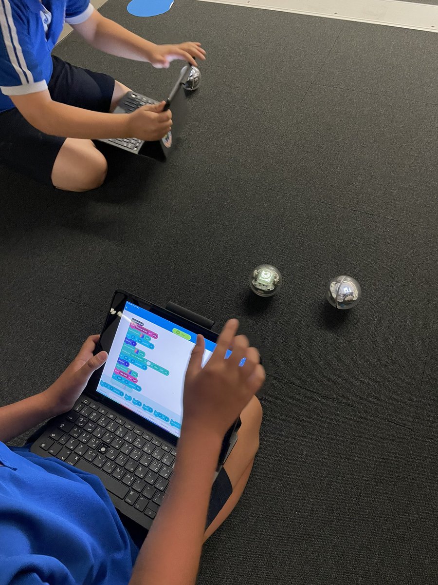msriaz_'s tweet photo. Friday Funday came with great learning opportunities for us; 4RR kiddos had an amazing time learning how to code @sphero robots. Thank you @tarafrost for teaching us! 🤖💡 #innovation #robotics #codingisfun @DAAElementary https://t.co/Fwh7D42ANV