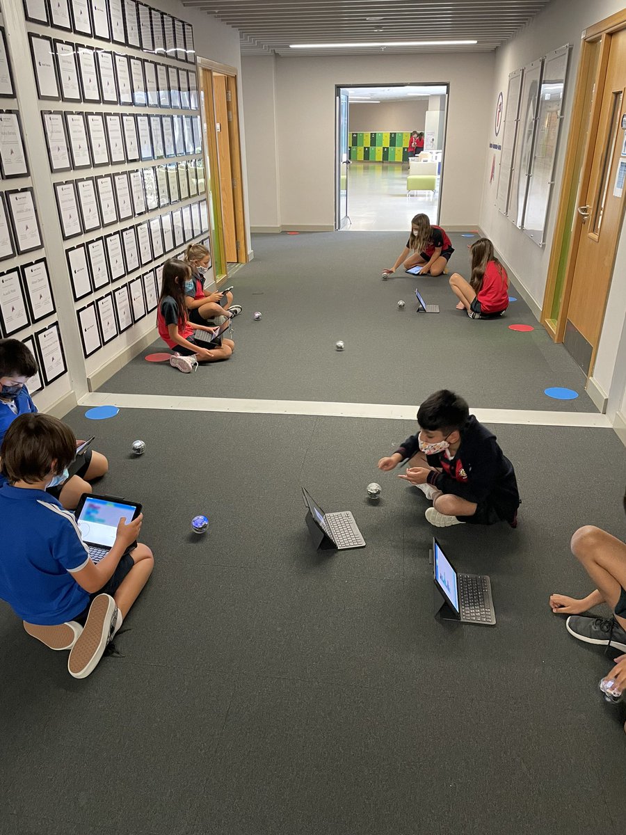 msriaz_'s tweet photo. Friday Funday came with great learning opportunities for us; 4RR kiddos had an amazing time learning how to code @sphero robots. Thank you @tarafrost for teaching us! 🤖💡 #innovation #robotics #codingisfun @DAAElementary https://t.co/Fwh7D42ANV
