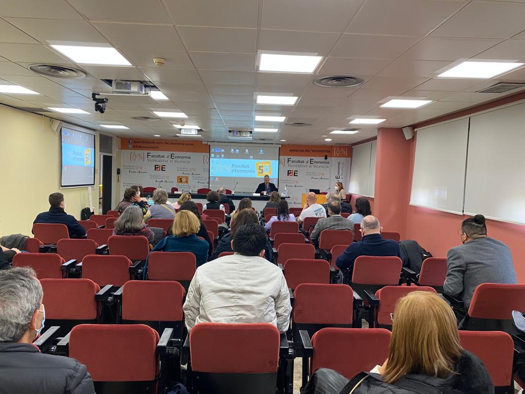 With some closing words from Mag. <a href="/felber_c/">Christian Felber</a> and Dr. <a href="/VanessaCamposCl/">Vanessa CCl 🧹🐈</a> as well as an award ceremony, we bring the II ECGIC to a close. We want to thank every assistant, presenter and chair who made this conference possible!