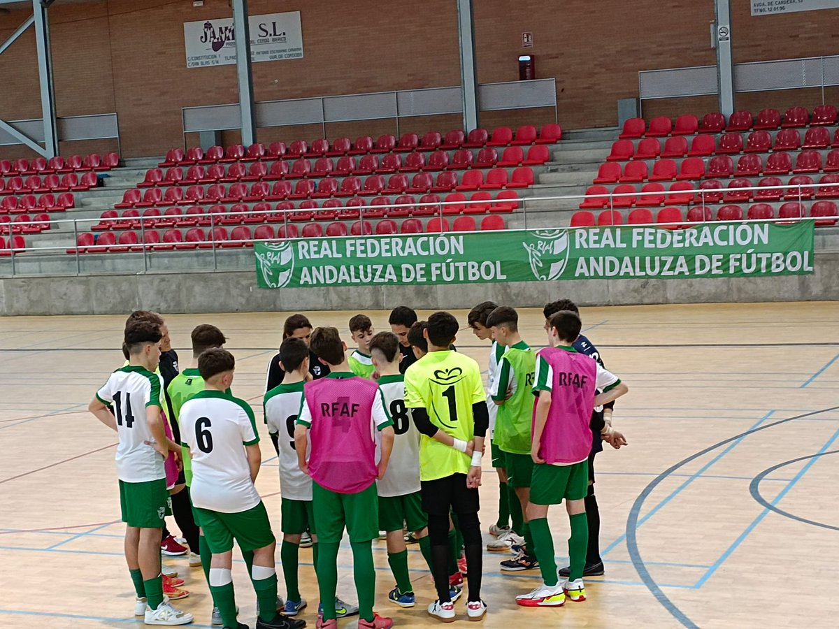 RFAF's tweet photo. 🥅 Fútbol Sala

🏃‍♂️ La #AndaluzaInfantilFS encara su último entrenamiento previo al amistoso de mañana sábado frente al Cadete del @PozoblancoFS a las órdenes de Roberto Elvira

🔜 Los infantiles jugarán el Nacional en #Salou entre el 11 y 15 de abril

💟 #FutsalRFAF https://t.co/sGALLrTY9w