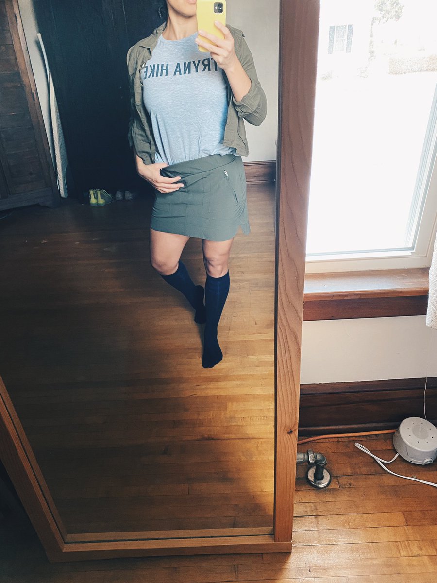 Misha_Again_'s tweet photo. Snow storm threatening to burp up all over my town this weekend.
And all I’m doing is “Tryna Hike”.
#pnw #springblues #ineedsun #longsocks https://t.co/HbIr3jdVeR