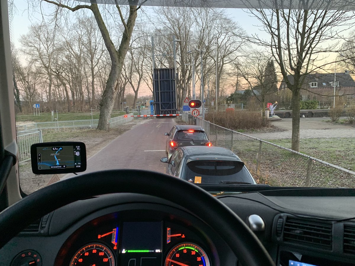 poomens70's tweet photo. #mijnweekin4fotos mijn roots liggen in #Brabant, altijd leuk om daar te rijden, ook als de brug in #haghorst zo vroeg al open is. Vorige week geskied in Garmisch, Deutschland. Zo’n altmodisch interieur zie je hier niet meer, maar de de biefstuk was hemels https://t.co/S7h8s5tSF8
