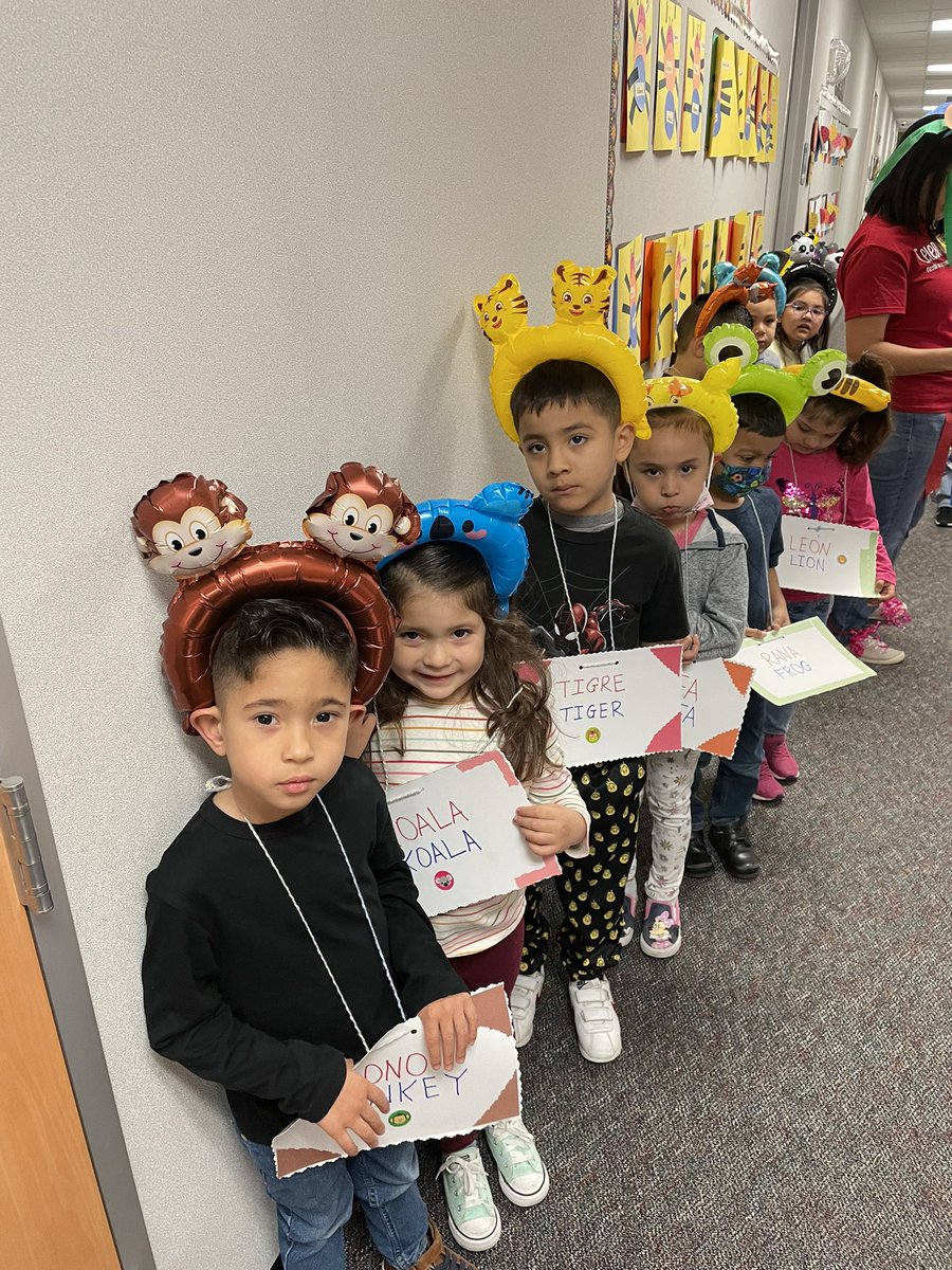 ebannahan's tweet photo. Welcome to the RES Zoo!#vocabularyparade @TISD_PreK @TISDRES https://t.co/qbRcmhpGvU