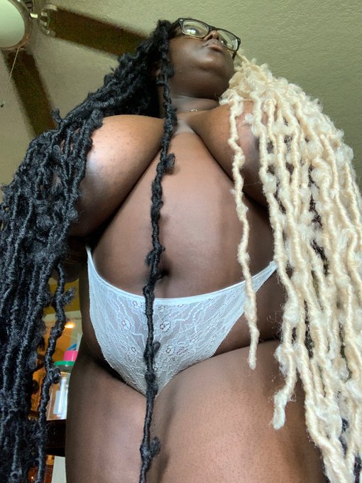 rubenesque if you will 

also i realized y'all haven't seen my long ass locs yet so hi :) https://t.