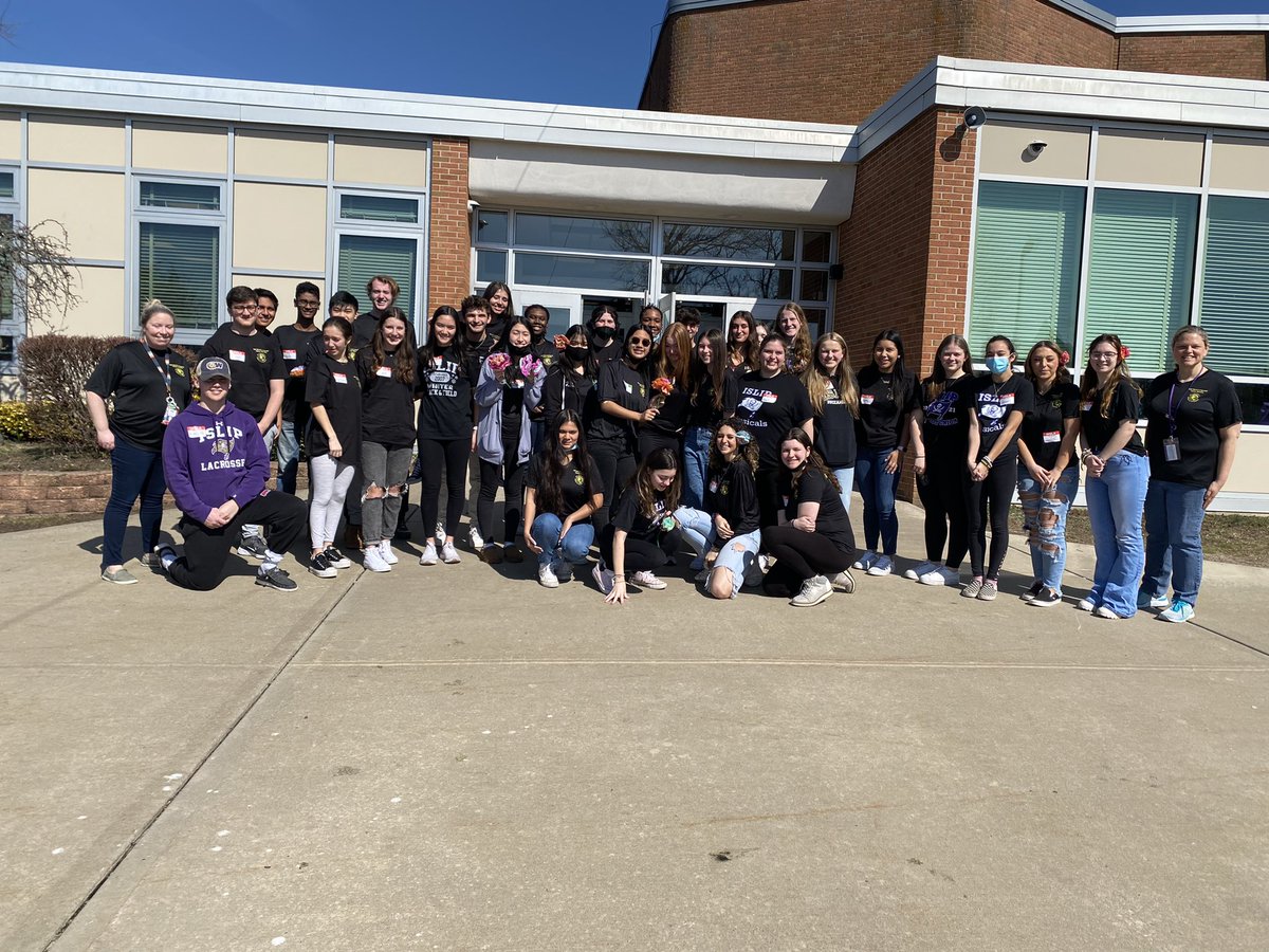 HirjiRabia's tweet photo. World Language Immersion Day @IslipUFSD. It was a fun day filled with language and cultural activities. Thank you to our fabulous teachers @SchierhorstIHS And Sarah Ito for all the hard work you put into making this event successful #Isliphs #isliprising #islipworldlanguage https://t.co/PN1v6Owhg6