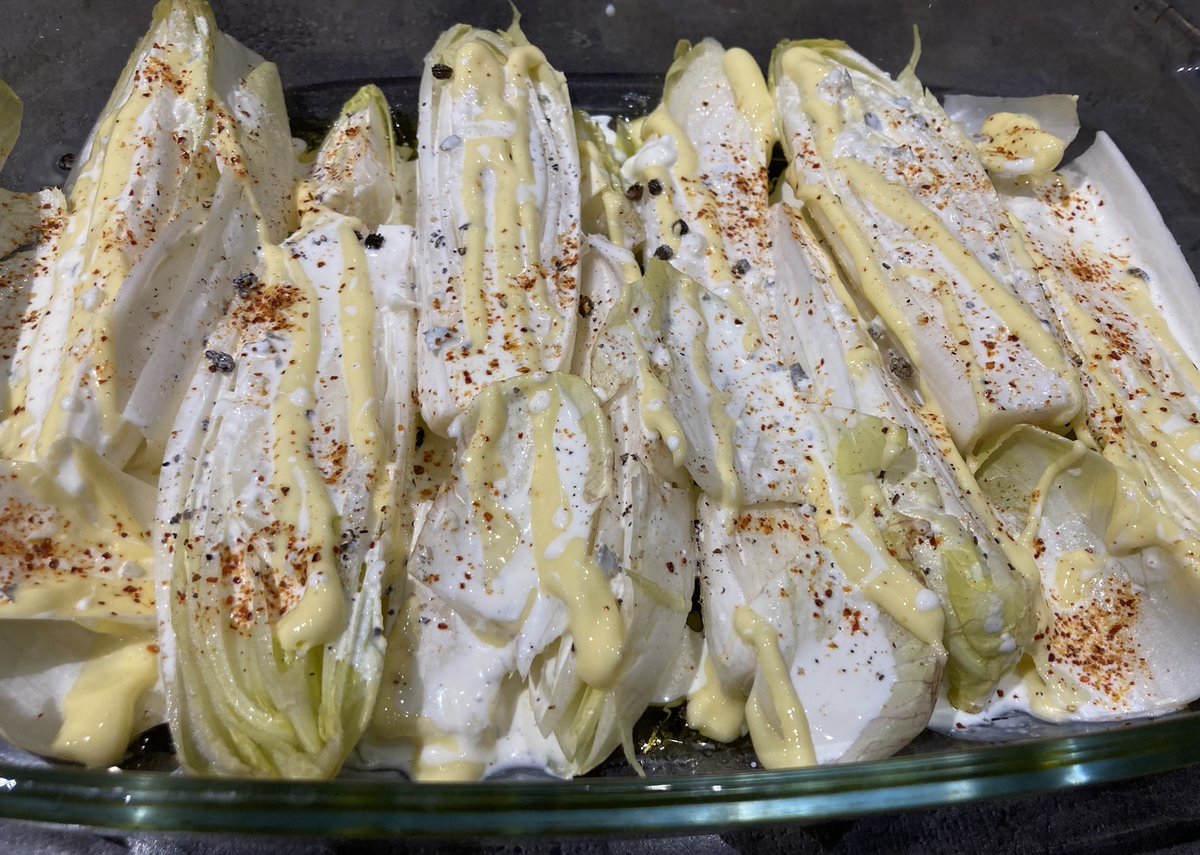 KrisBlackRose's tweet photo. @hilton_philip Again, not much appetite. This gratin d’endives (before owen/after owen) with #cream, #parmiggianoreggiano and my home-made #papayapeppers will be my dinner…. #endivia #healthyfood https://t.co/4soi1qUiXO